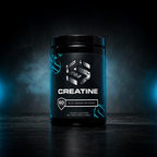Tarro de creatina monohidratada Stride 300 g sobre superficie oscura con niebla azul